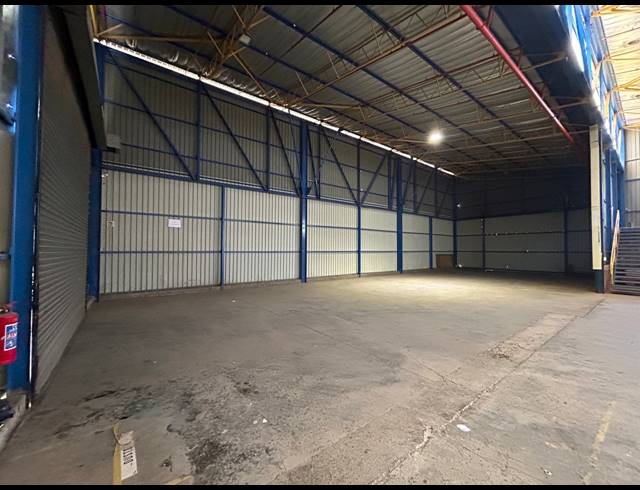 1,969M² WAREHOUSE TO LET IN CLAYVILLE